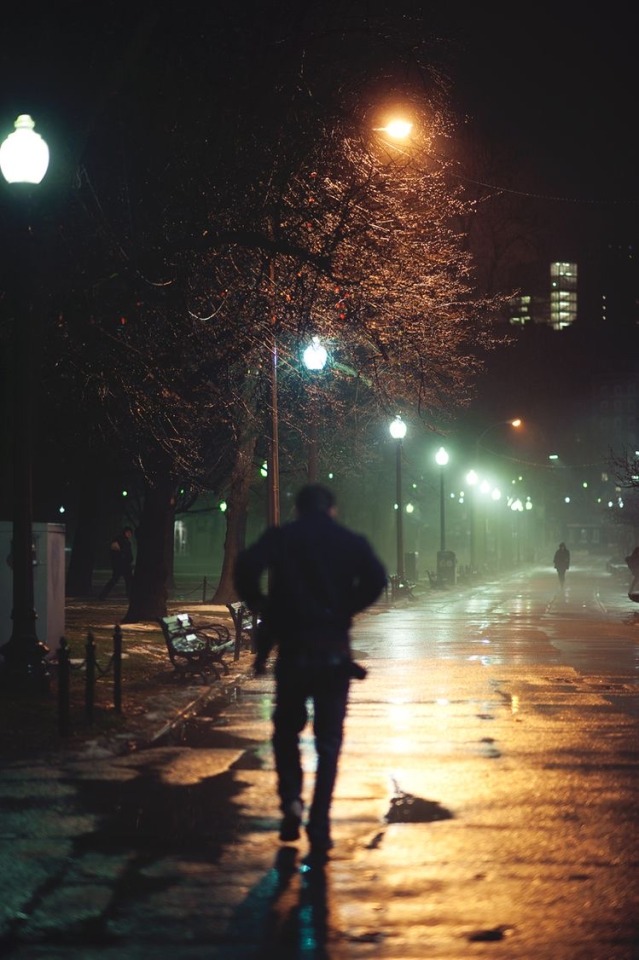 İSİMSİZ BİR ADAMIN KORKAK&nbsp;KALBİ